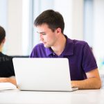 Explorar títulos de licenciatura en todo el mundo